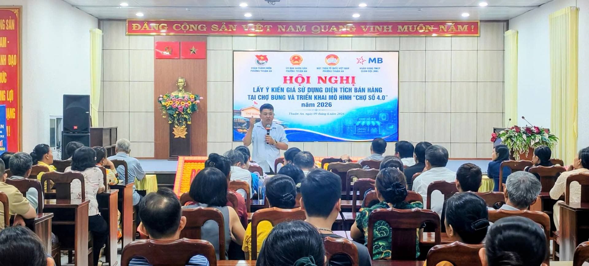 SẮP XẾP KINH DOANH CHỢ BÚNG VÀ TRIỂN KHAI MÔ HÌNH "CHỢ SỐ 4.0"